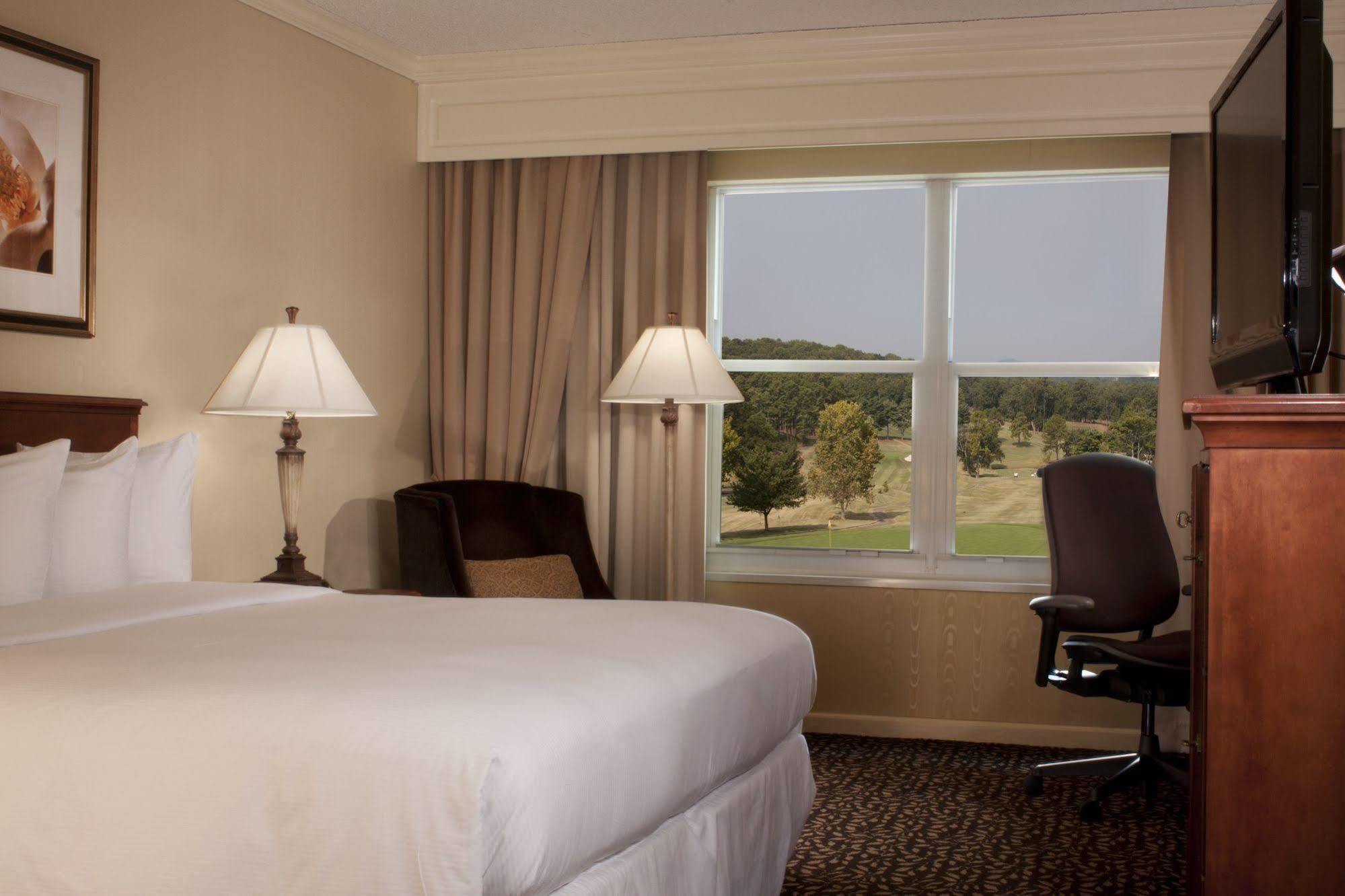 Hilton Atlanta/Marietta Hotel & Conference Center Room photo